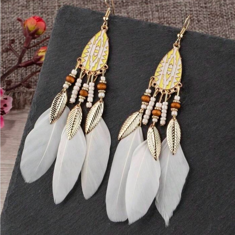 NWOT Feather Dangle Earrings